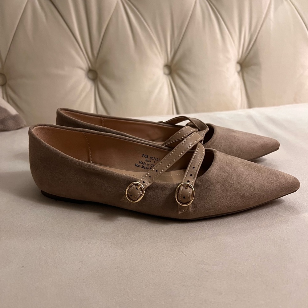 Tan pointed toe flats